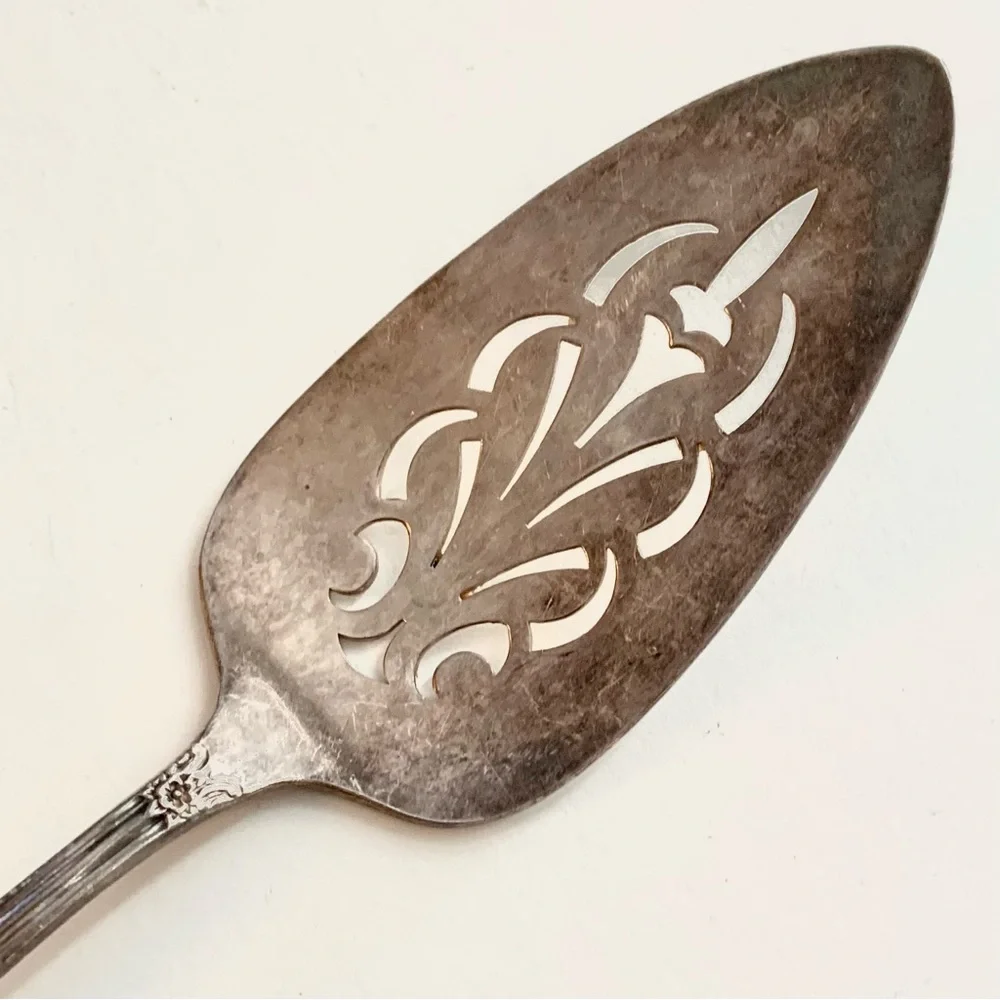 Rogers Bros Daybreak Elegant Lady Silverplate Cake Server International Silver